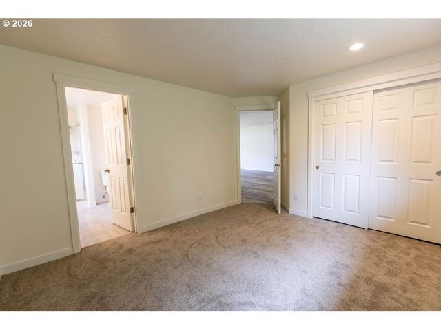 384 LOWER LAVISTA Ct, Salem, OR 97304