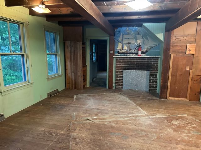 42 Brandt Beach Ave, Mattapoisett, MA 02739