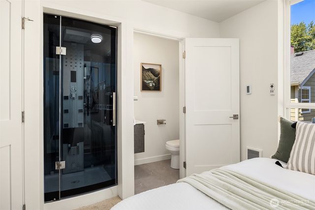 1402 N 95th Street, Seattle, WA 98013