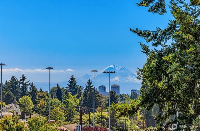 1402 N 95th Street, Seattle, WA 98013