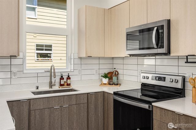 1402 N 95th Street, Seattle, WA 98013