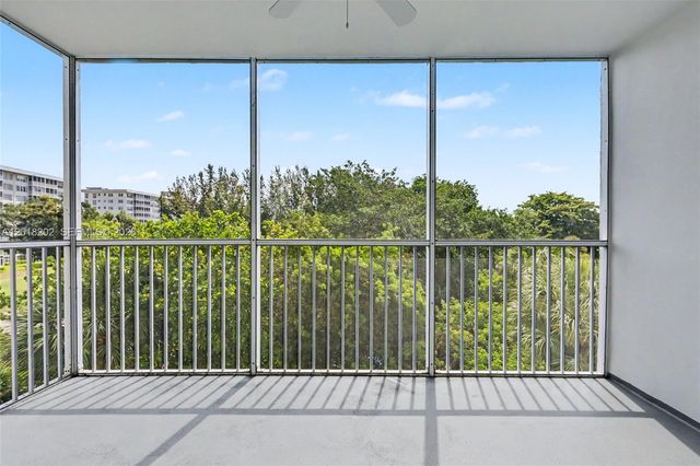 3250 N Palm Aire Drive 406, Pompano Beach, FL 33069