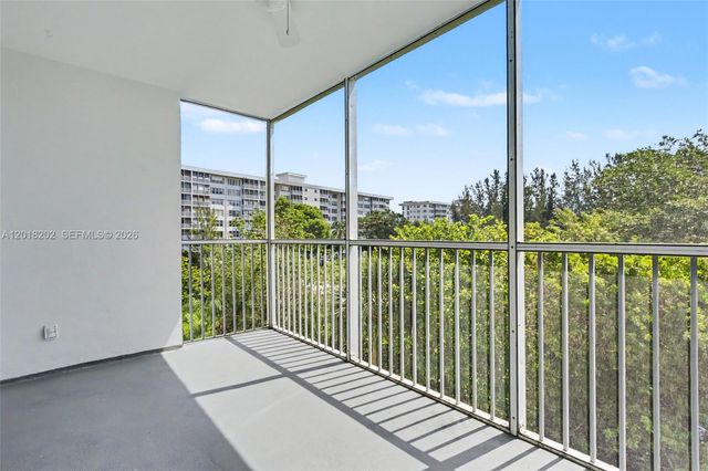 3250 N Palm Aire Drive 406, Pompano Beach, FL 33069