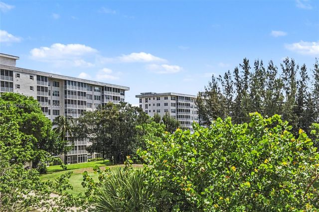 3250 N Palm Aire Drive 406, Pompano Beach, FL 33069
