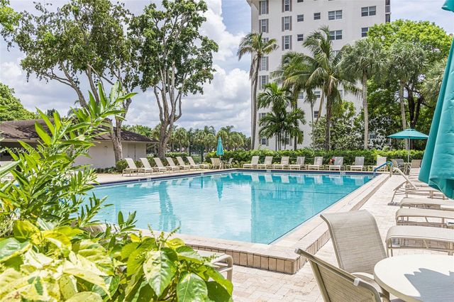 3250 N Palm Aire Drive 406, Pompano Beach, FL 33069
