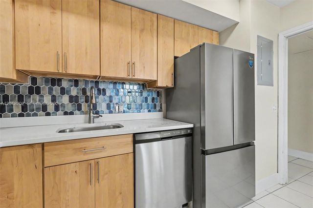 3250 N Palm Aire Drive 406, Pompano Beach, FL 33069