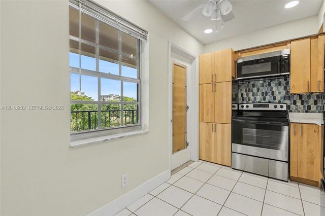 3250 N Palm Aire Drive 406, Pompano Beach, FL 33069