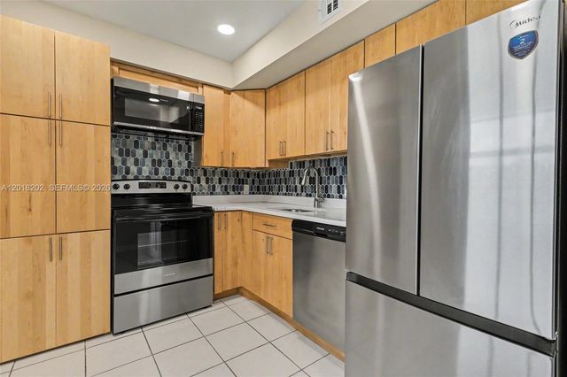 3250 N Palm Aire Drive 406, Pompano Beach, FL 33069