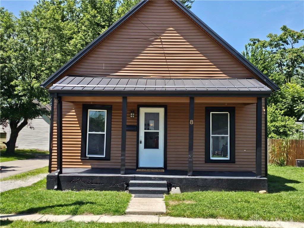 8 S Sycamore Street, Jamestown Vlg, OH 45335