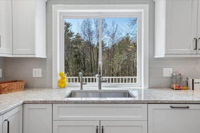 5 Nutfield Drive, Londonderry, NH 03053