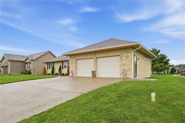 710 GAMMA GRASS Place, Raymore, MO 64083