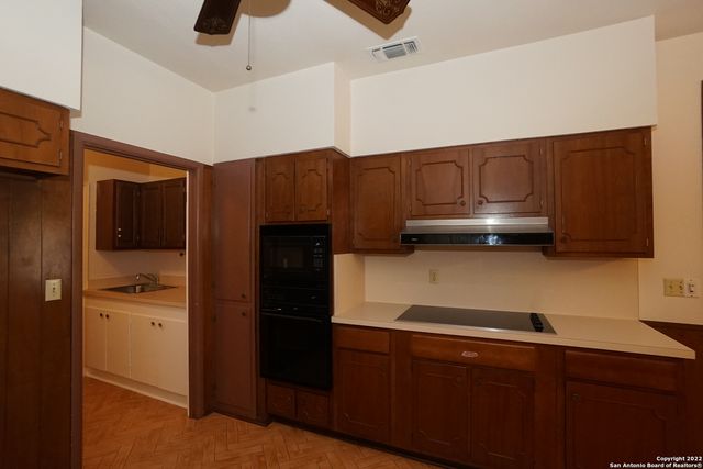 10706 Bar X Trail, Helotes, TX 78023