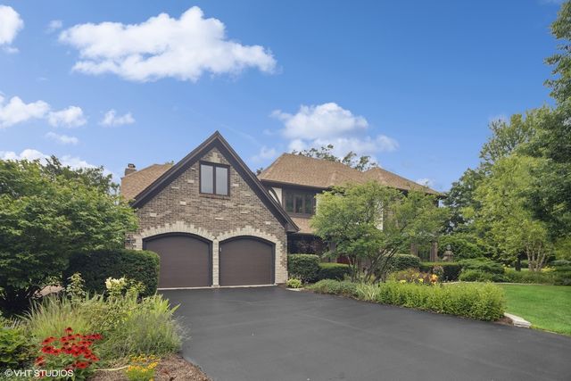 1S520 Swan Lake Court, Wheaton, IL 60189