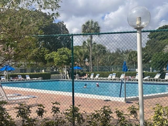 709 Gardens Dr 102, Pompano Beach, FL 33069