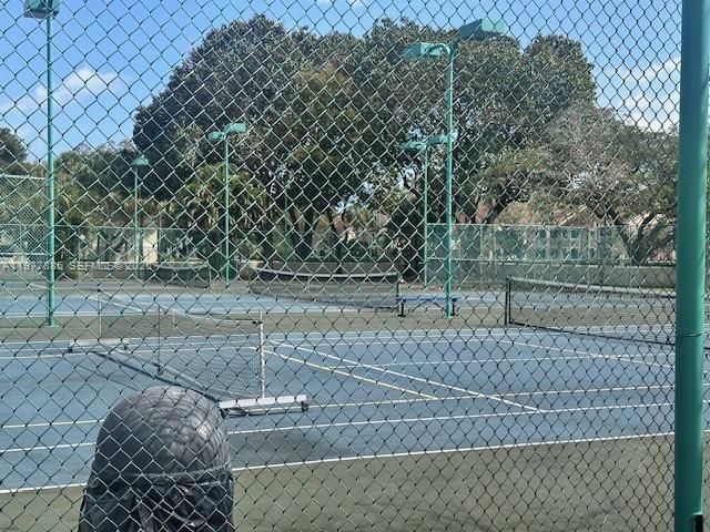 709 Gardens Dr 102, Pompano Beach, FL 33069