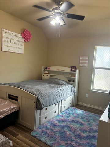 9223 Wild River Drive, Arlington, TX 76002
