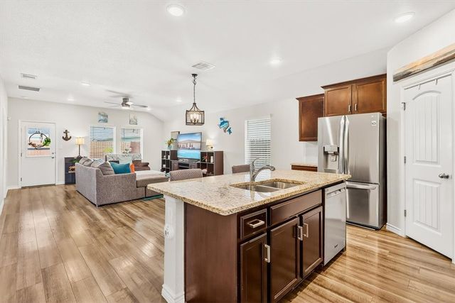 7826 Bullrider Dr, Corpus Christi, TX 78414