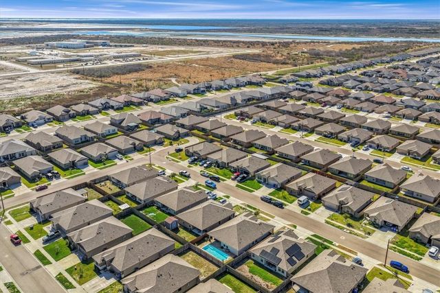 7826 Bullrider Dr, Corpus Christi, TX 78414
