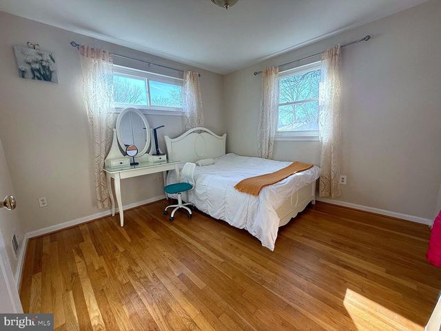 8621 KENILWORTH DR, Springfield, VA 22151