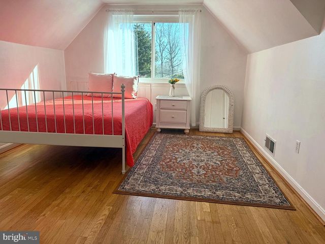 8621 KENILWORTH DR, Springfield, VA 22151