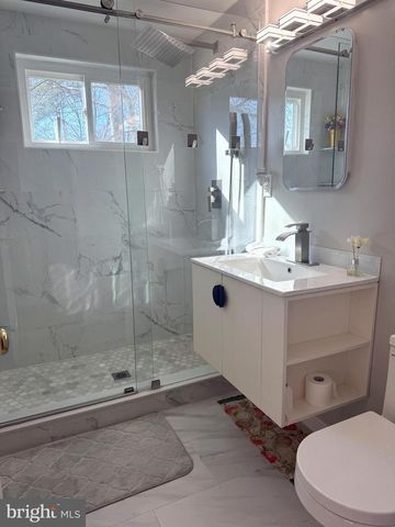 8621 KENILWORTH DR, Springfield, VA 22151