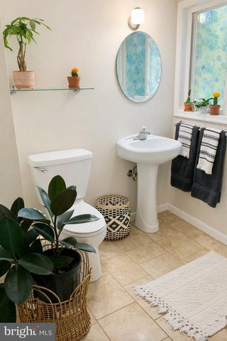 8621 KENILWORTH DR, Springfield, VA 22151