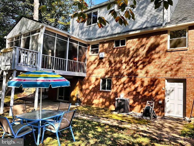 8621 KENILWORTH DR, Springfield, VA 22151