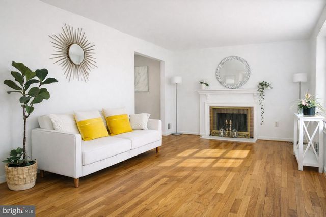 8621 KENILWORTH DR, Springfield, VA 22151