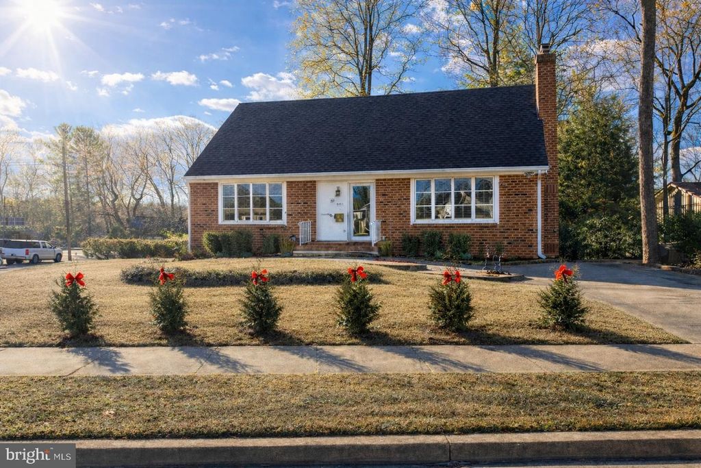 8621 KENILWORTH DR, Springfield, VA 22151