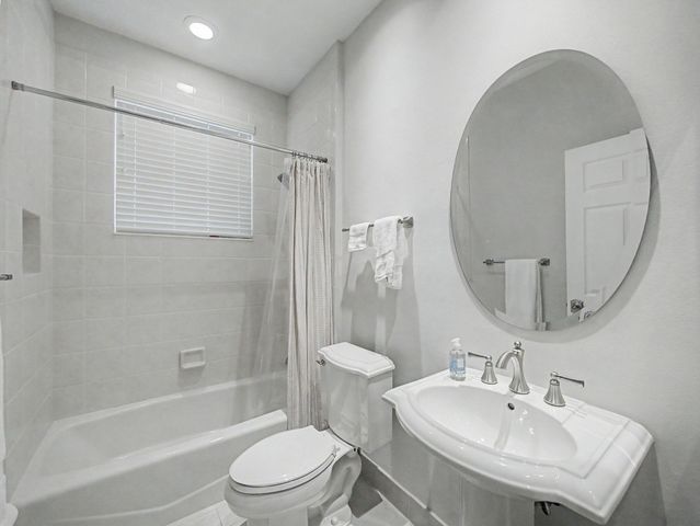 76 Laguna Drive, Palm Beach Gardens, FL 33418