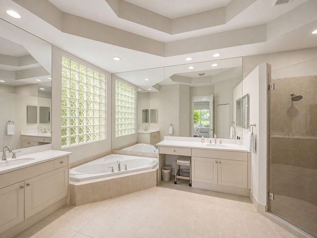 76 Laguna Drive, Palm Beach Gardens, FL 33418