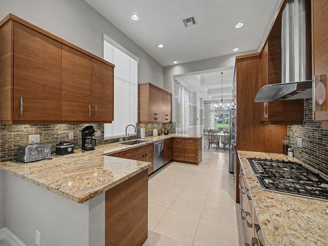 76 Laguna Drive, Palm Beach Gardens, FL 33418