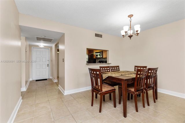 901 Colony Point Cir 521, Pembroke Pines, FL 33026