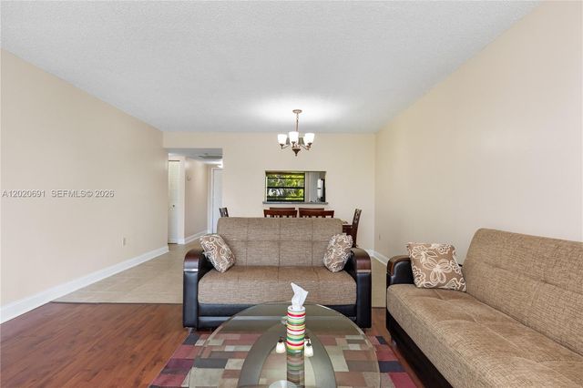 901 Colony Point Cir 521, Pembroke Pines, FL 33026