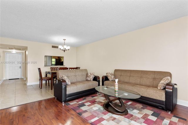901 Colony Point Cir 521, Pembroke Pines, FL 33026