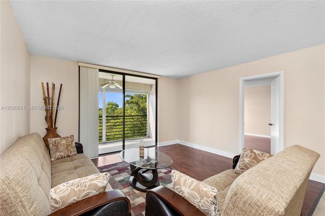 901 Colony Point Cir 521, Pembroke Pines, FL 33026