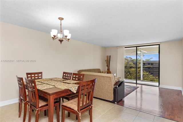 901 Colony Point Cir 521, Pembroke Pines, FL 33026