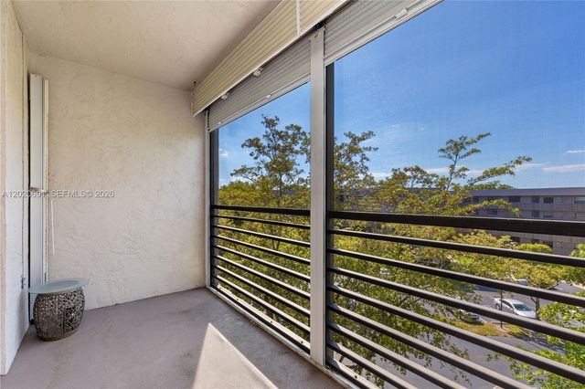 901 Colony Point Cir 521, Pembroke Pines, FL 33026