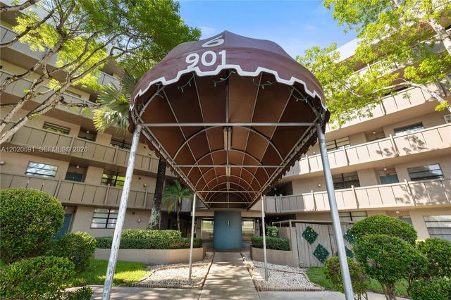 901 Colony Point Cir 521, Pembroke Pines, FL 33026