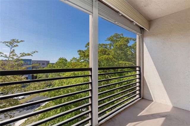 901 Colony Point Cir 521, Pembroke Pines, FL 33026