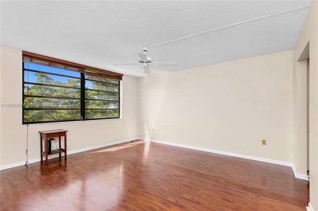 901 Colony Point Cir 521, Pembroke Pines, FL 33026
