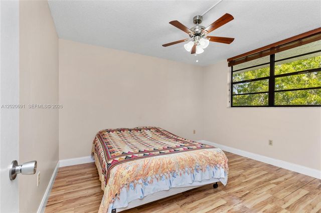 901 Colony Point Cir 521, Pembroke Pines, FL 33026