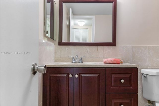901 Colony Point Cir 521, Pembroke Pines, FL 33026