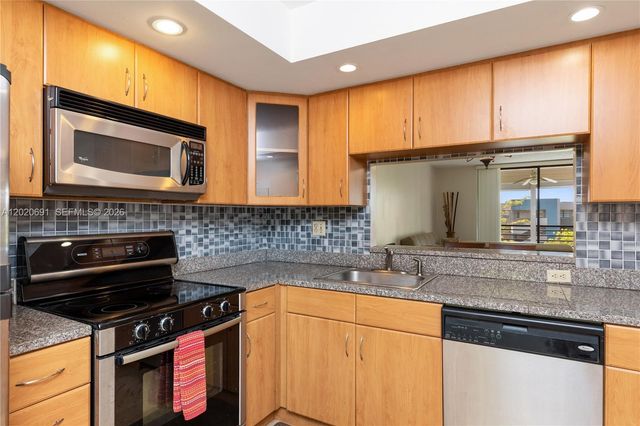 901 Colony Point Cir 521, Pembroke Pines, FL 33026