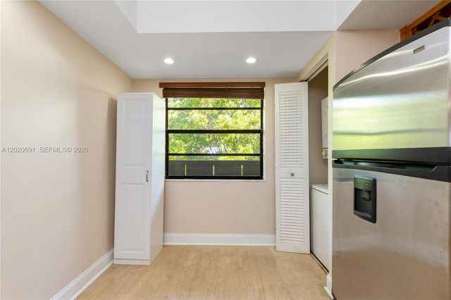 901 Colony Point Cir 521, Pembroke Pines, FL 33026