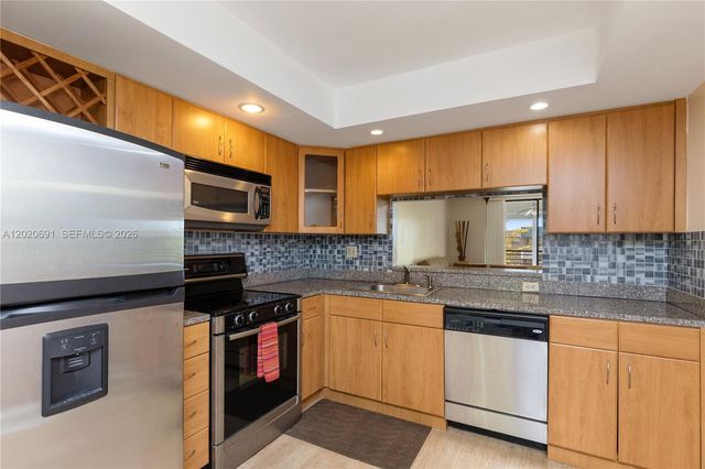 901 Colony Point Cir 521, Pembroke Pines, FL 33026