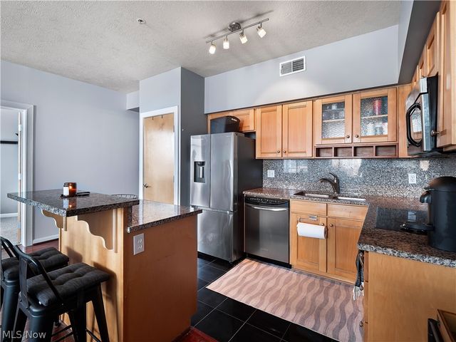 2222 Detroit Avenue 1009, Cleveland, OH 44113