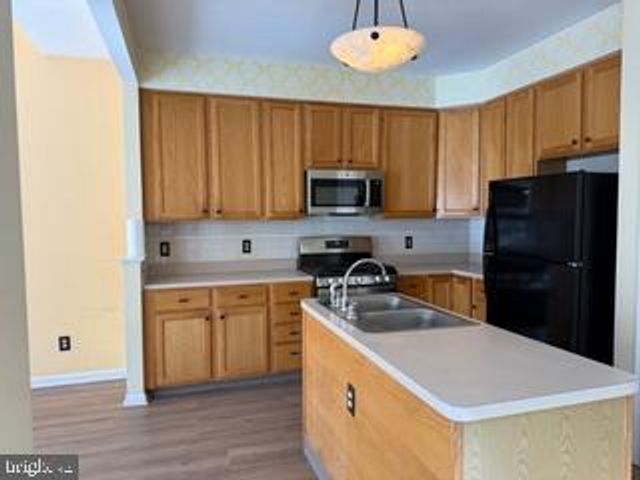 13 BARCLAY DR, Hockessin, DE 19707