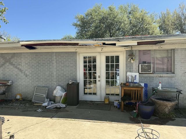 3812 Springbranch Drive, Benbrook, TX 76116