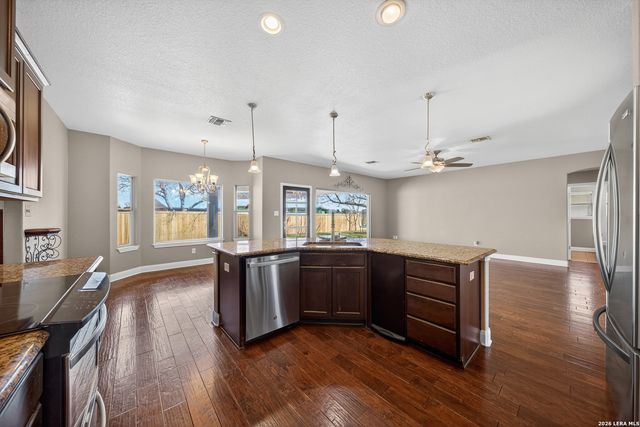 1768 STONEHAVEN, Pleasanton, TX 78064